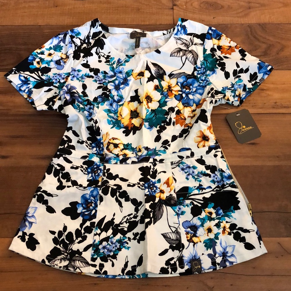 Jaanuu Scrub Top